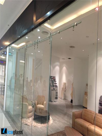 CỬA KÍNH THỦY LỰC TRƯỢT RAY 