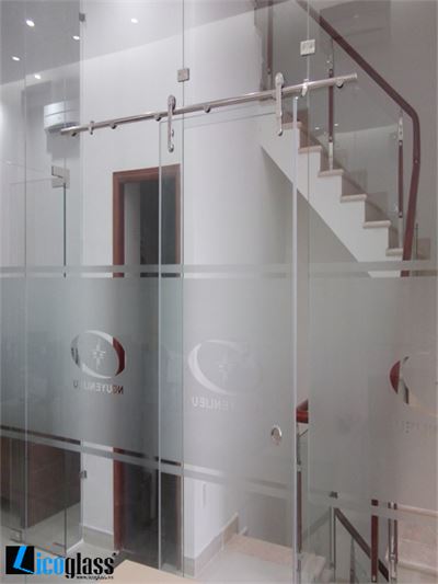 CỬA KÍNH THỦY LỰC TRƯỢT RAY 14